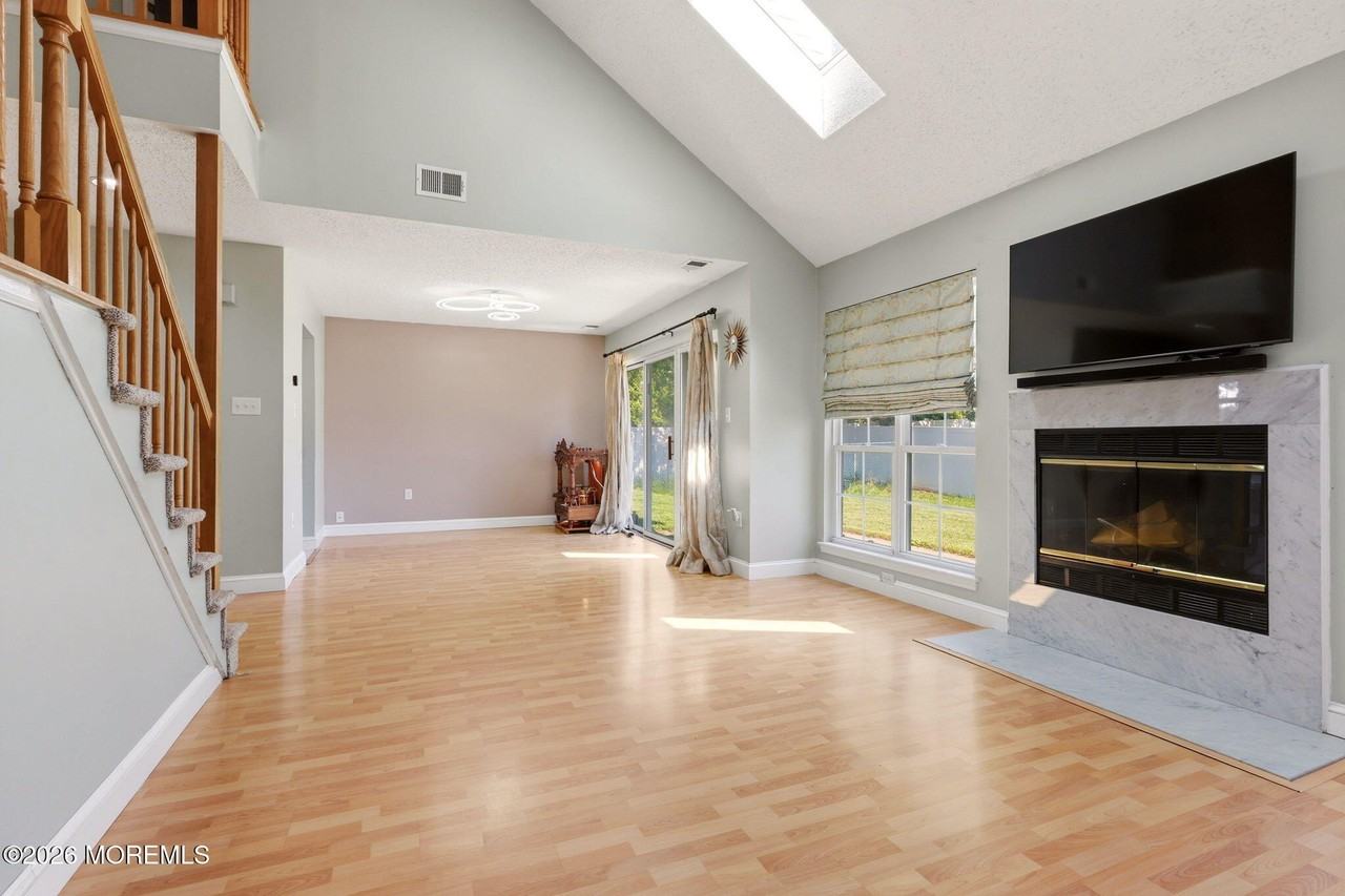 50 Glen Oaks Ct - Photo 4 of 22