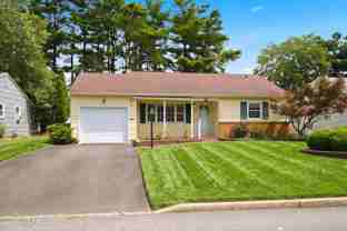943 Edgebrook Dr N - Photo 1 of 1