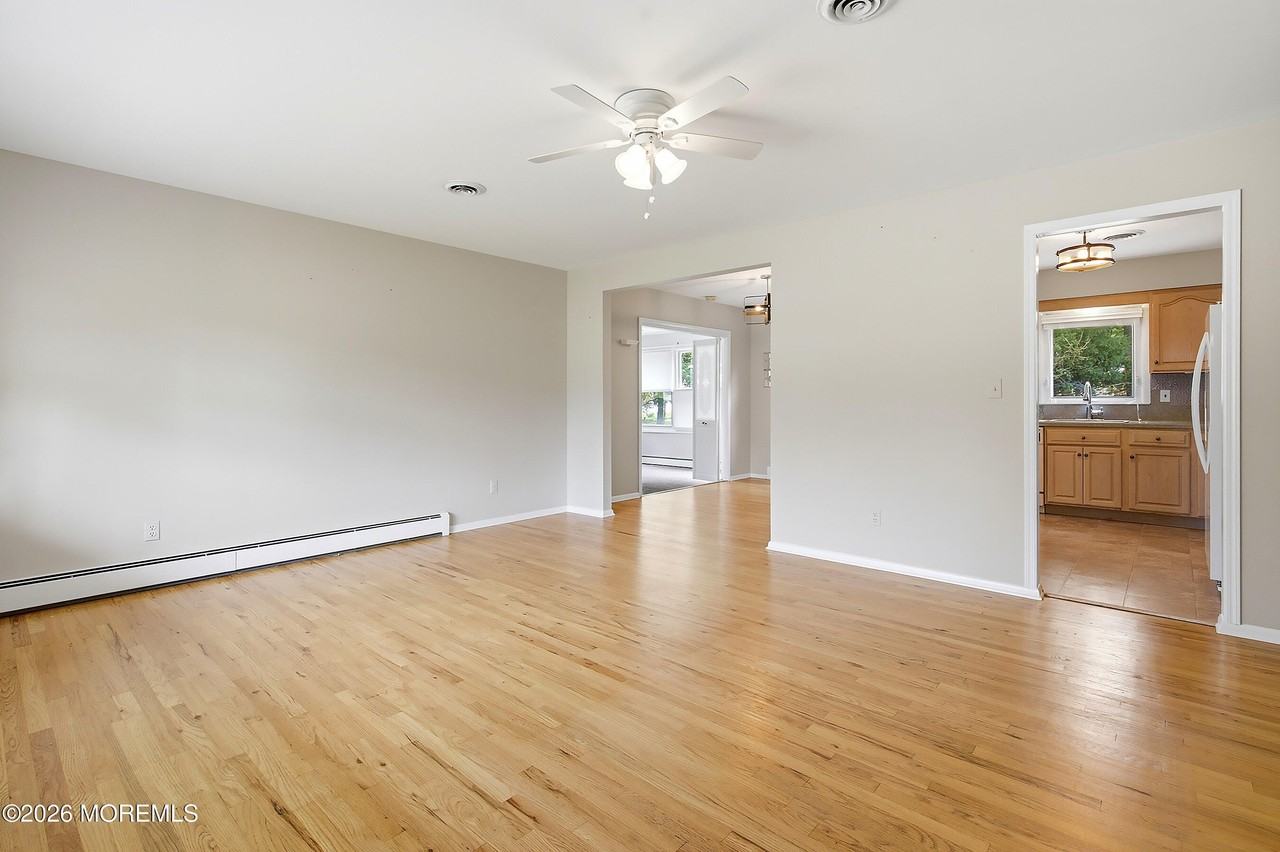 943 Edgebrook Dr N - Photo 6 of 34