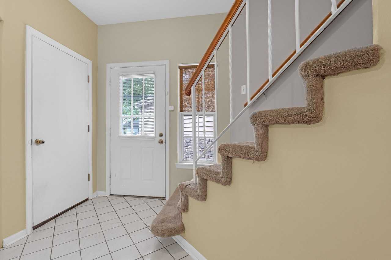 1126 Regency Dr - Photo 2 of 33