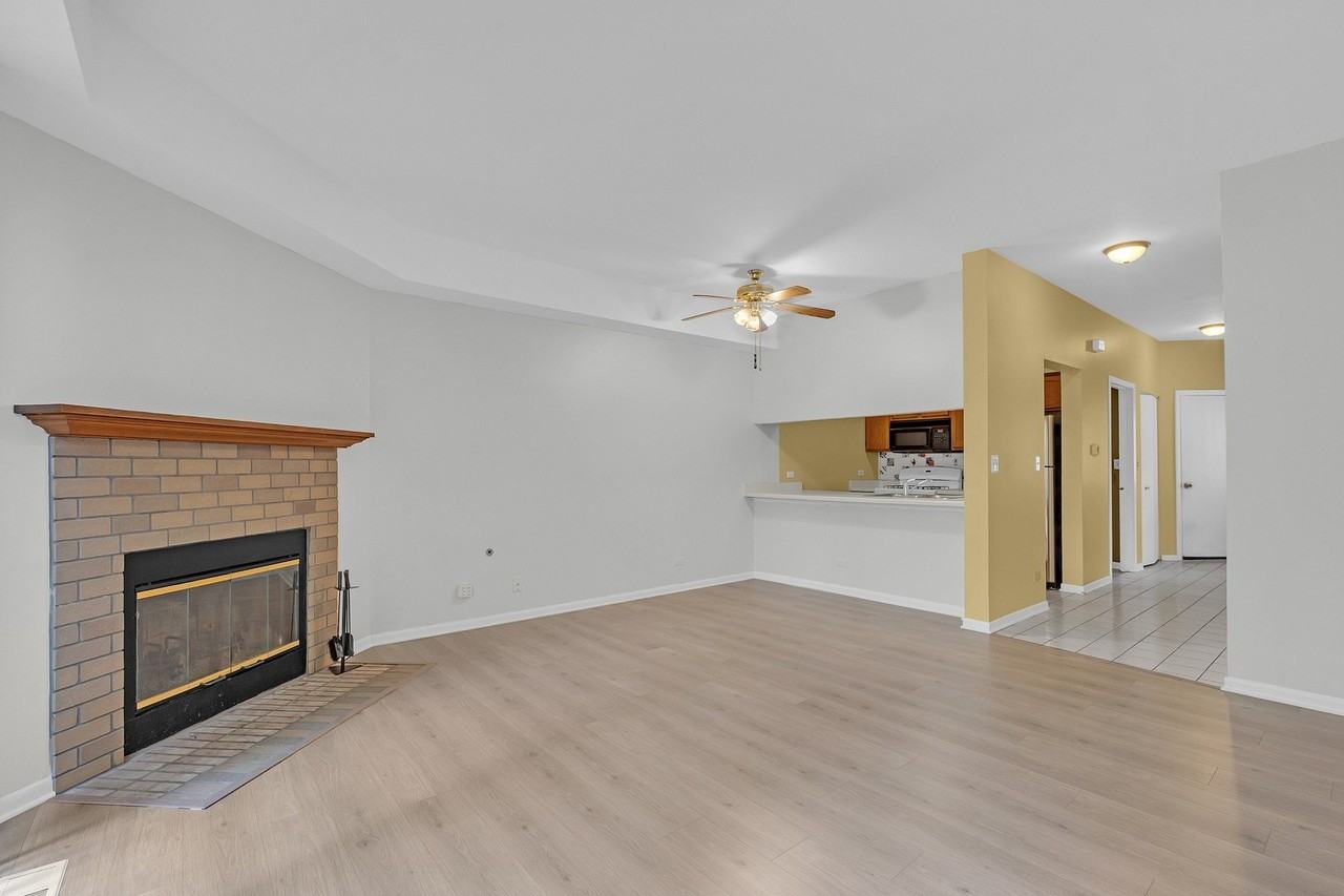 1126 Regency Dr - Photo 6 of 33