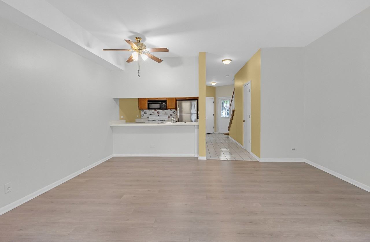 1126 Regency Dr - Photo 7 of 33