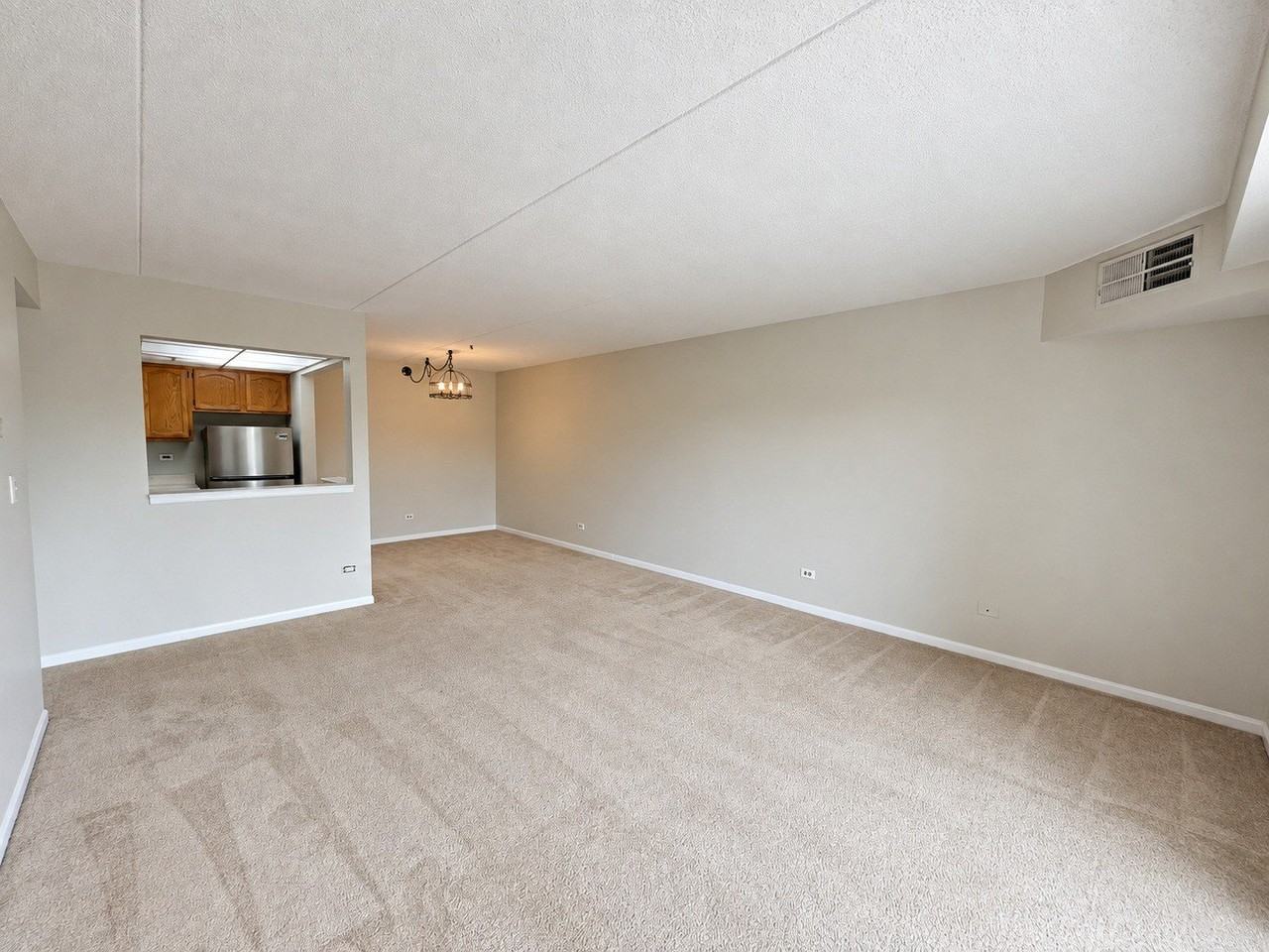 1 Bloomingdale Pl #404 - Photo 5 of 33