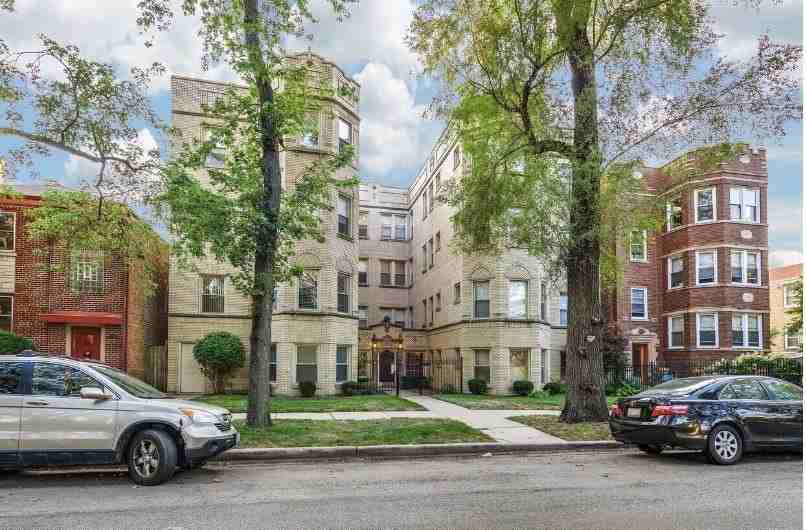 7434 N Oakley Ave #1B - Photo 2 of 2