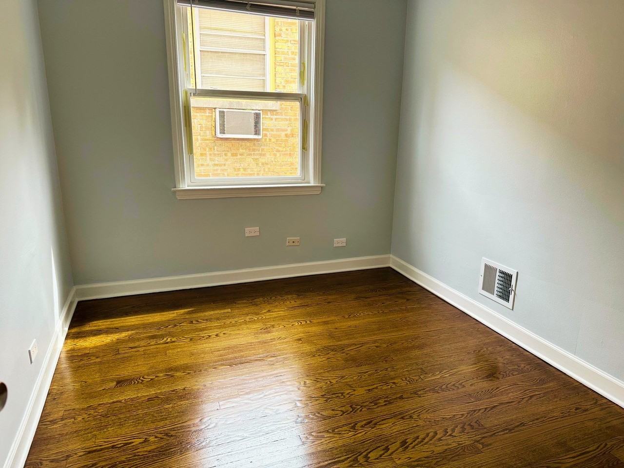 4952 Hull St #2E - Photo 5 of 5