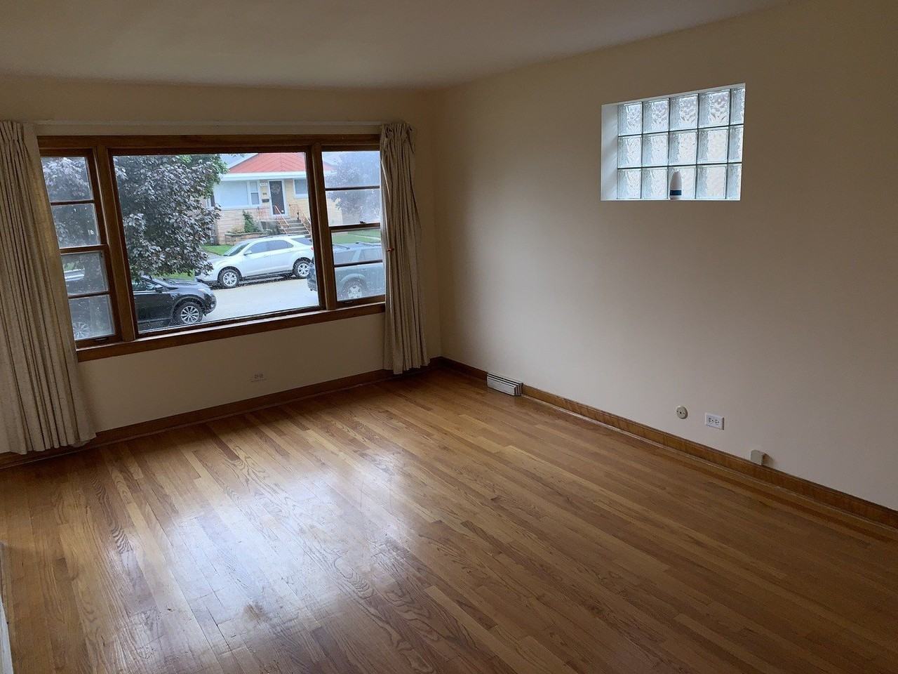 3826 Clarence Ave - Photo 6 of 32