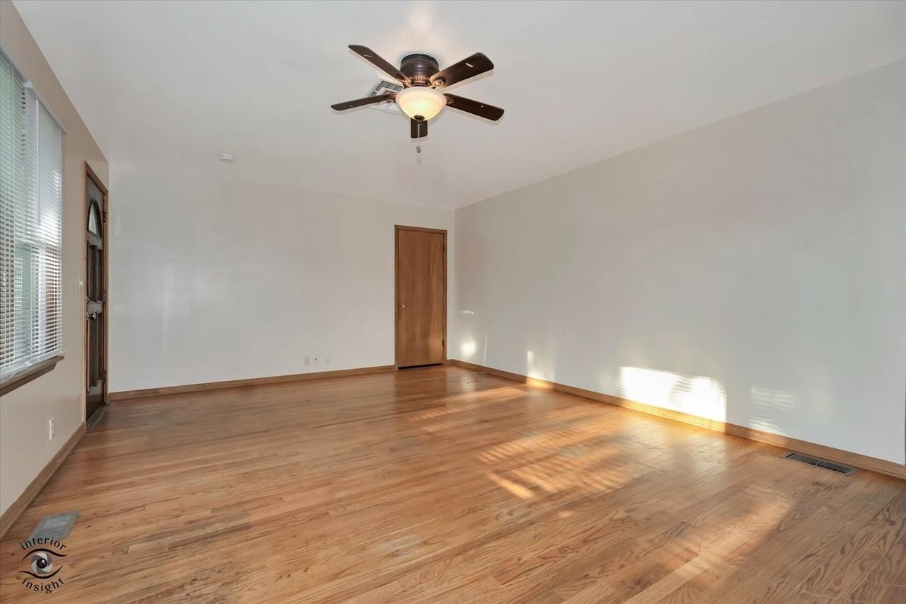 644 S Calumet Ave - Photo 3 of 28