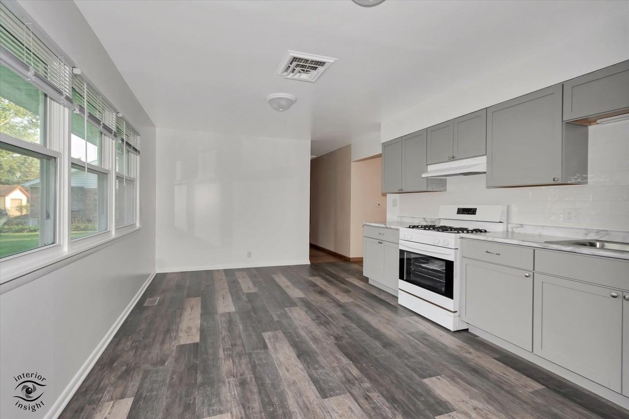 644 S Calumet Ave - Photo 6 of 28