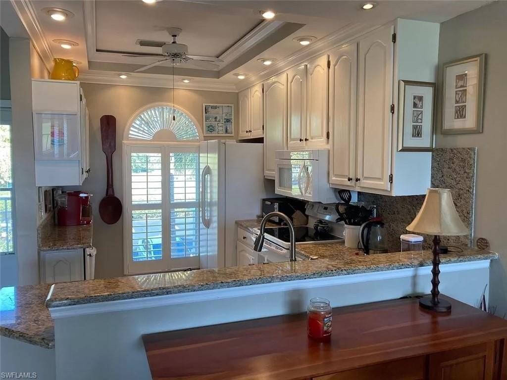 8200 Twelve Oaks Cir #423 - Photo 4 of 14