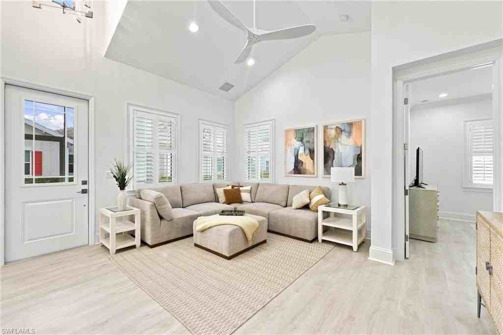 7150 Saona Ct - Photo 5 of 31
