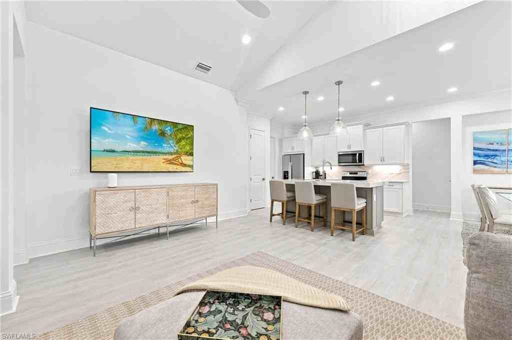 7150 Saona Ct - Photo 6 of 31