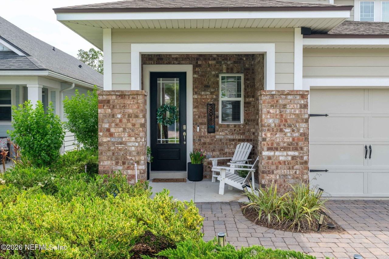 381 Pioneer Village Dr - Photo 2 of 50