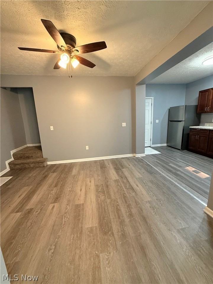 240 E Miller Ave - Photo 6 of 32