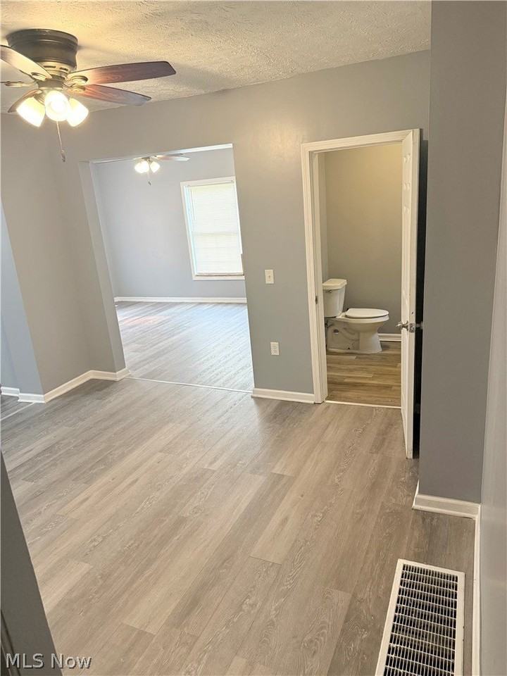 240 E Miller Ave - Photo 7 of 32