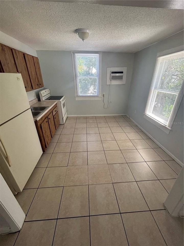 522 7th Ave W #5 - Photo 3 of 7