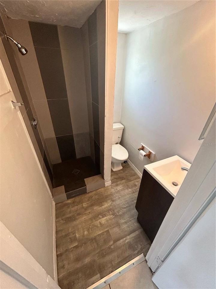 522 7th Ave W #5 - Photo 5 of 7