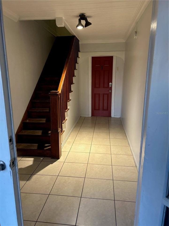 522 7th Ave W #5 - Photo 6 of 7
