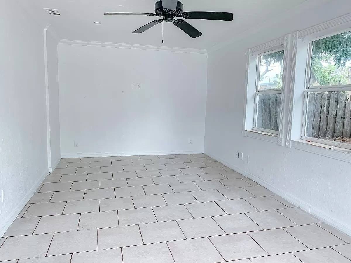 3525 19th St W - Photo 4 of 5