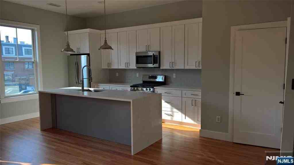 384 Paterson Ave #203 - Photo 3 of 5