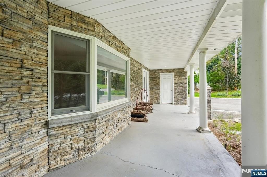 33 Randolph St - Photo 3 of 47
