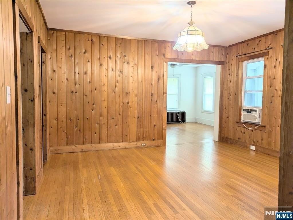438 Van Dyke St - Photo 4 of 10