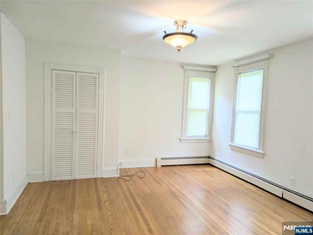 438 Van Dyke St - Photo 7 of 10