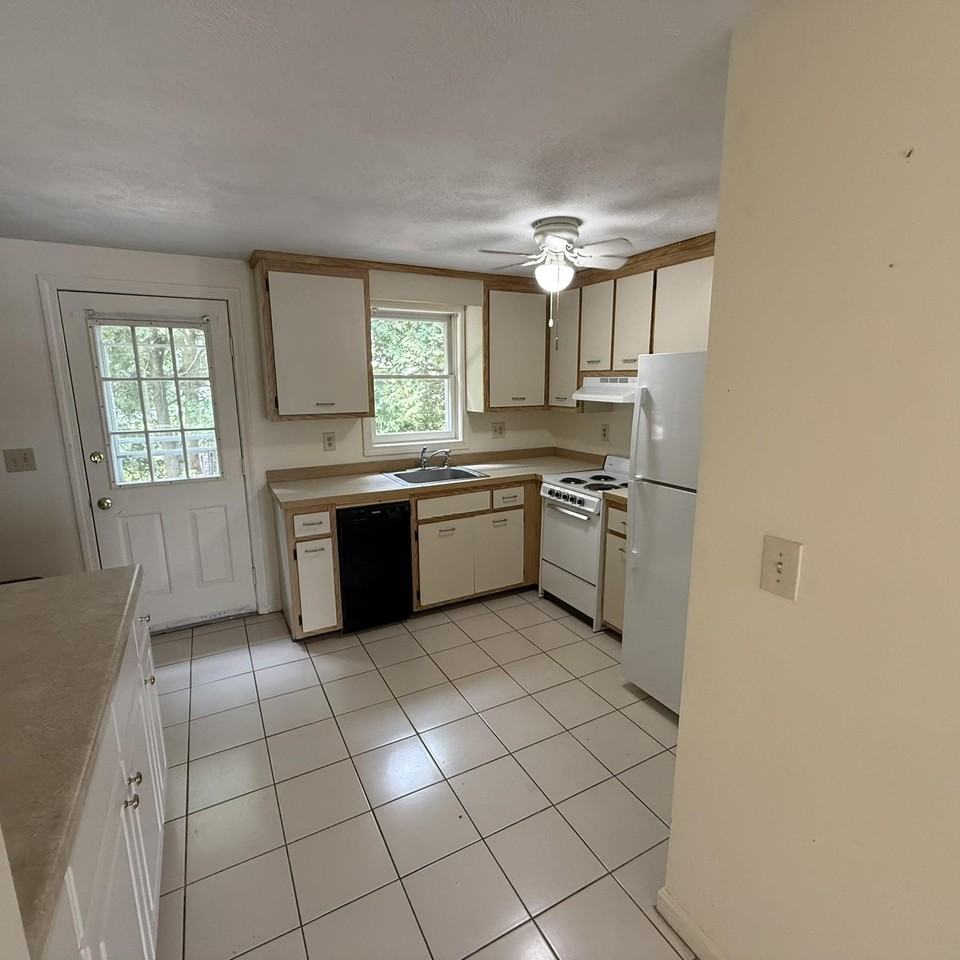 59 Stonegate Ln