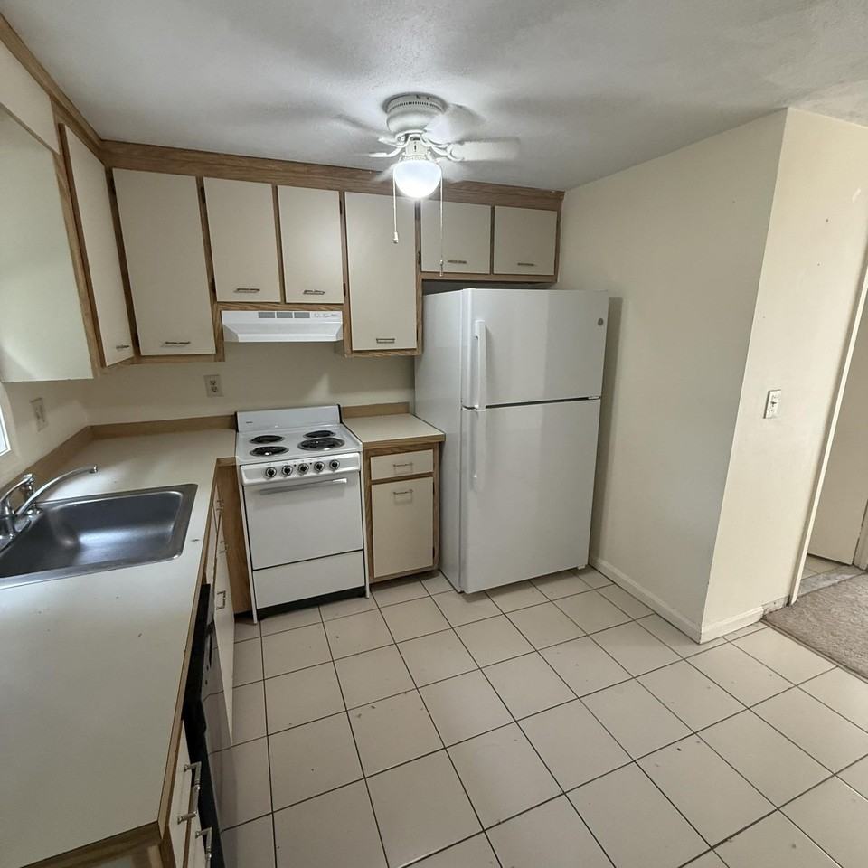 59 Stonegate Ln - Photo 3 of 21