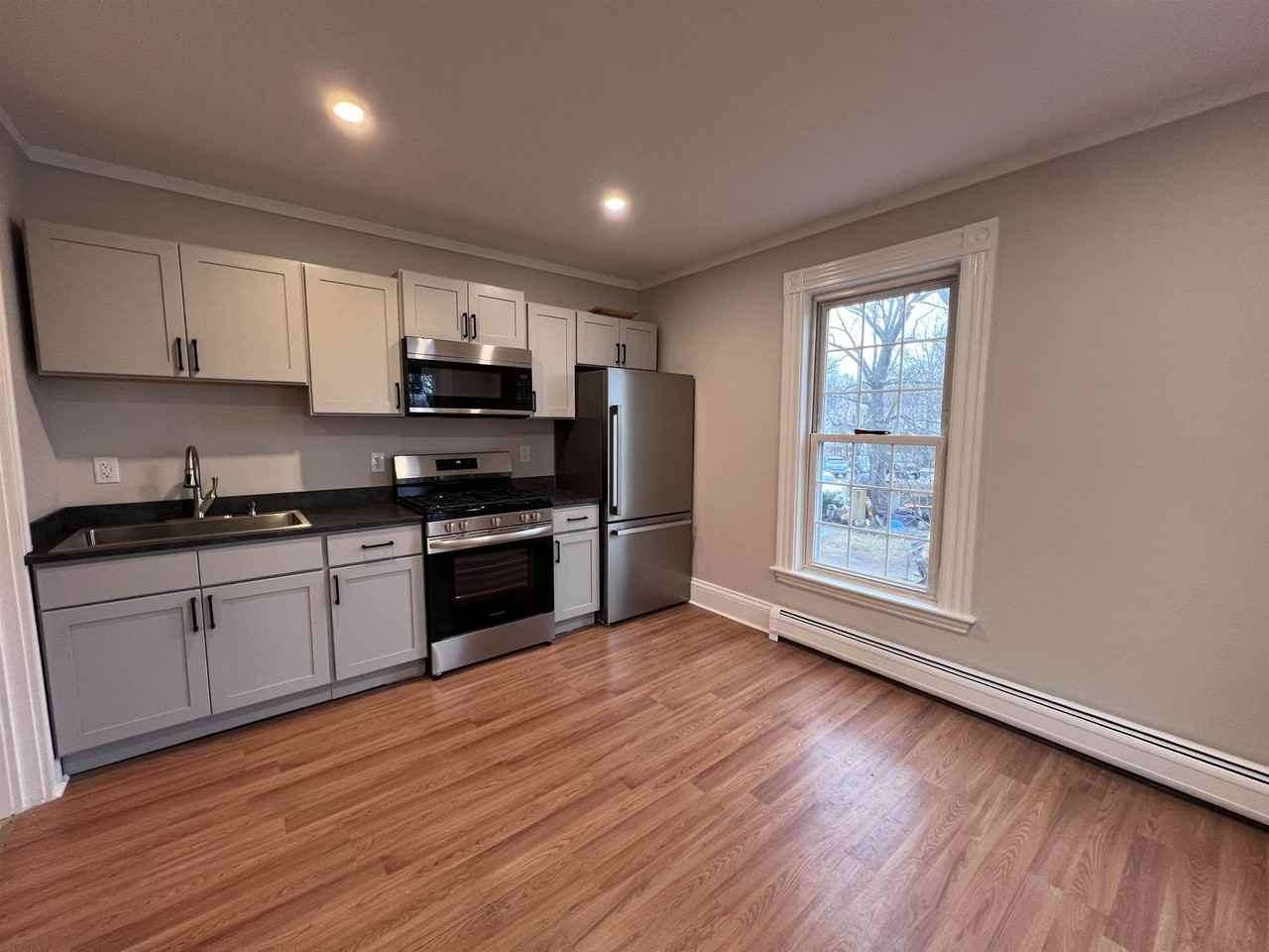 52 Lincoln St #B - Photo 2 of 9