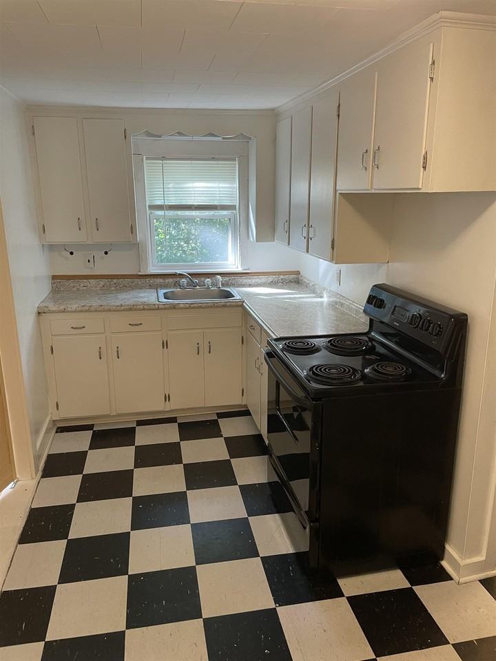 Hanson St - Photo 5 of 19