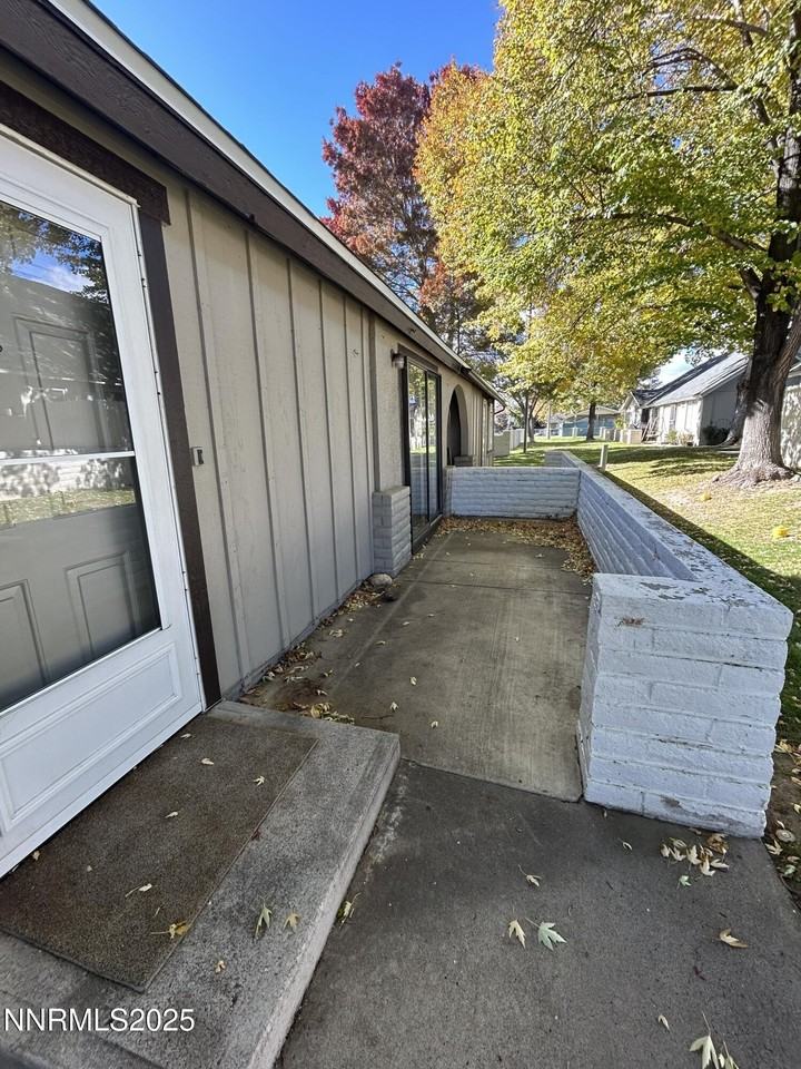 1706 London Cir - Photo 3 of 10