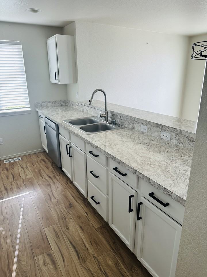 306 Skyhawk Ln #306 - Photo 2 of 11
