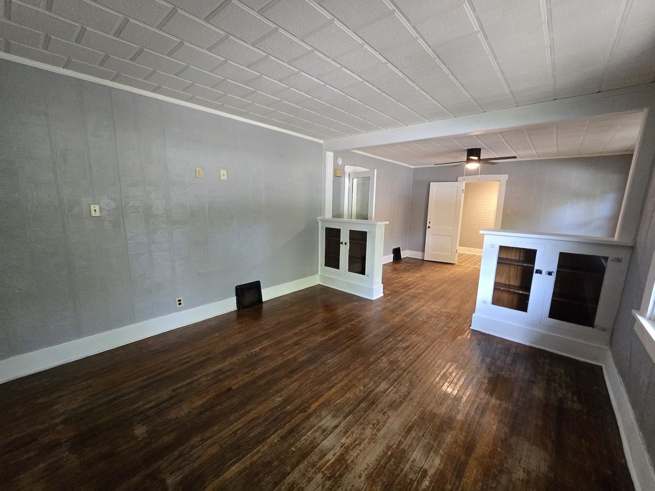 543 Sumner St #1 - Photo 4 of 29
