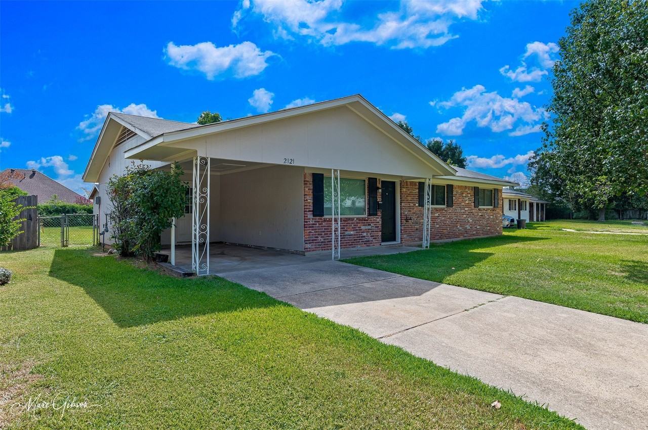 2121 Venus Dr - Photo 2 of 20