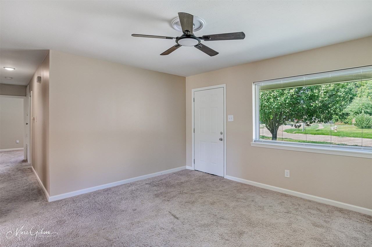 2121 Venus Dr - Photo 4 of 20