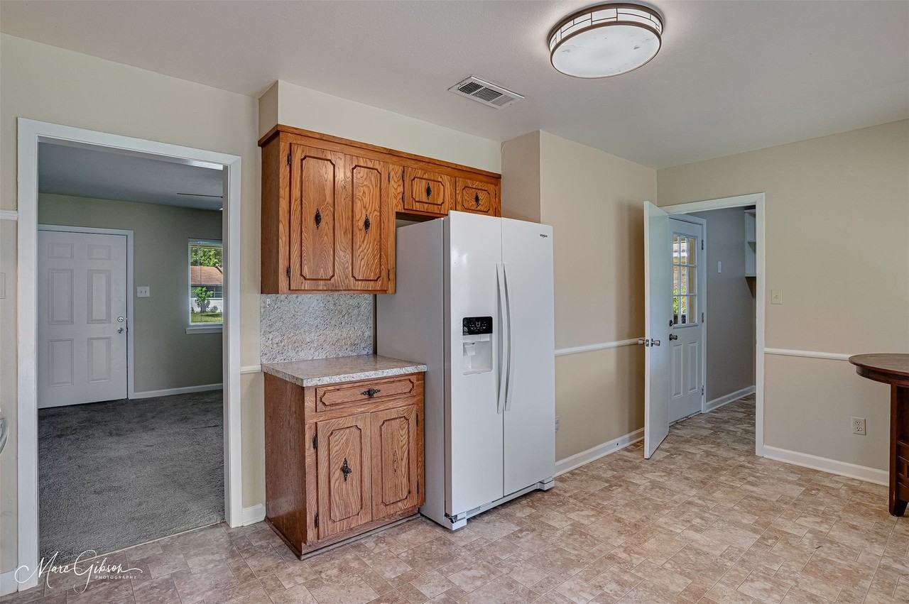 2121 Venus Dr - Photo 7 of 20