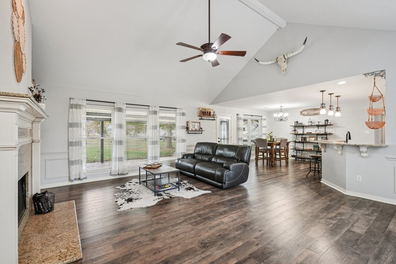 10072 Manor Way - Photo 5 of 31