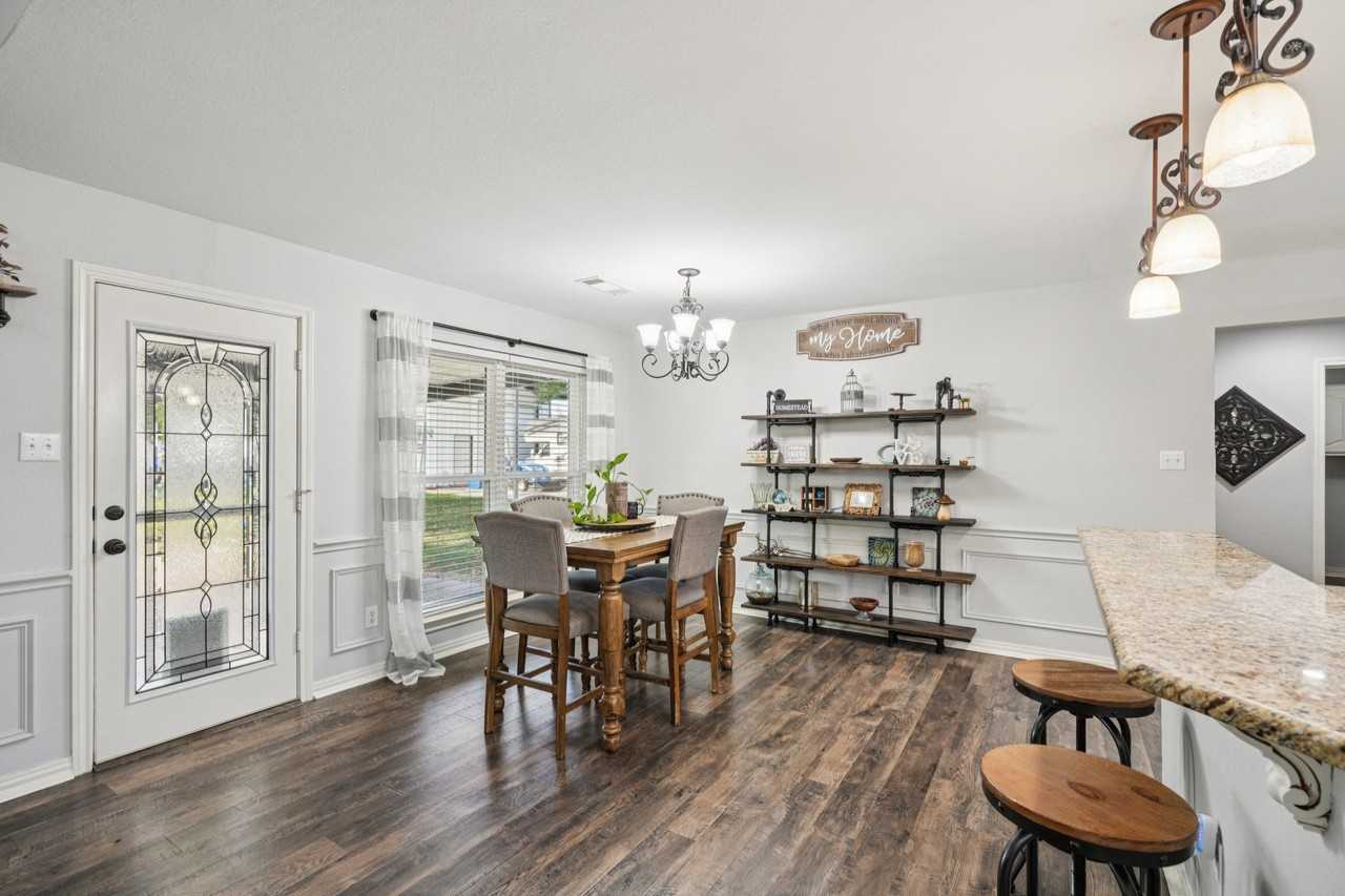 10072 Manor Way - Photo 6 of 31