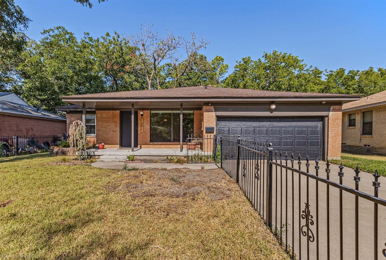 1351 Dell Oak Dr - Photo 3 of 25