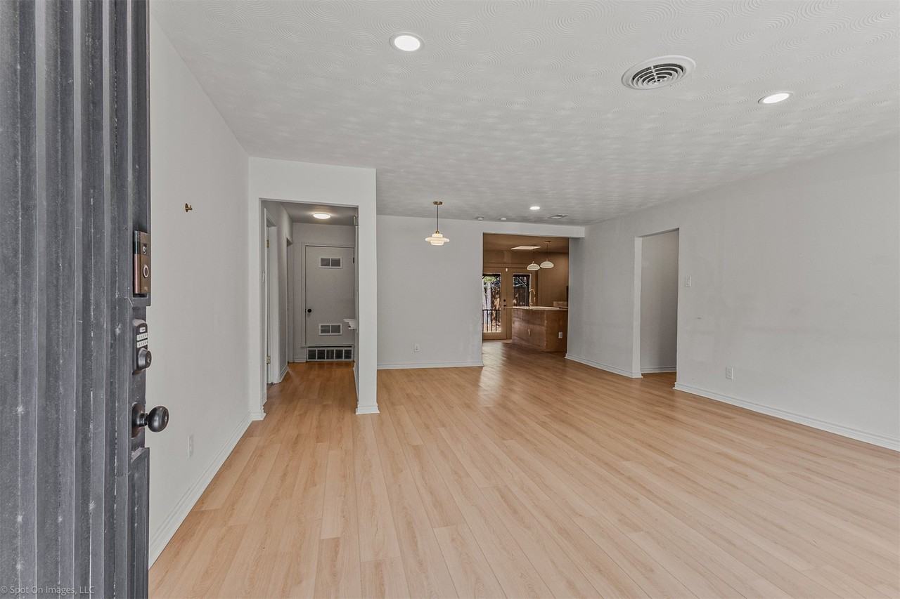 1351 Dell Oak Dr - Photo 5 of 25