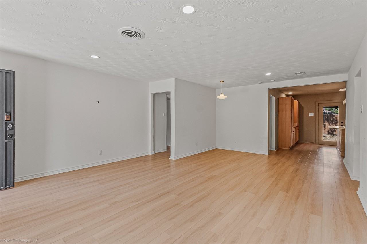 1351 Dell Oak Dr - Photo 6 of 25