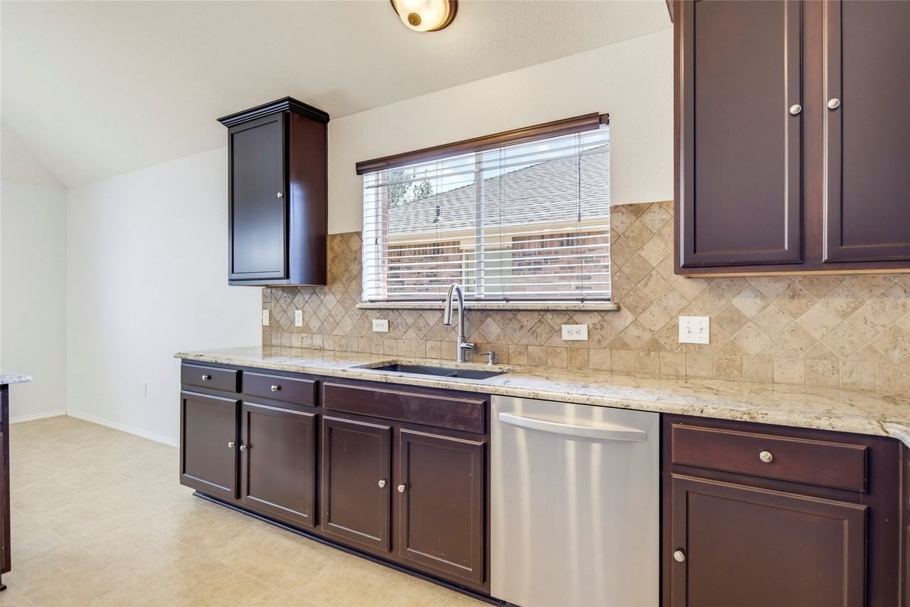 2149 Parkside Dr - Photo 4 of 26
