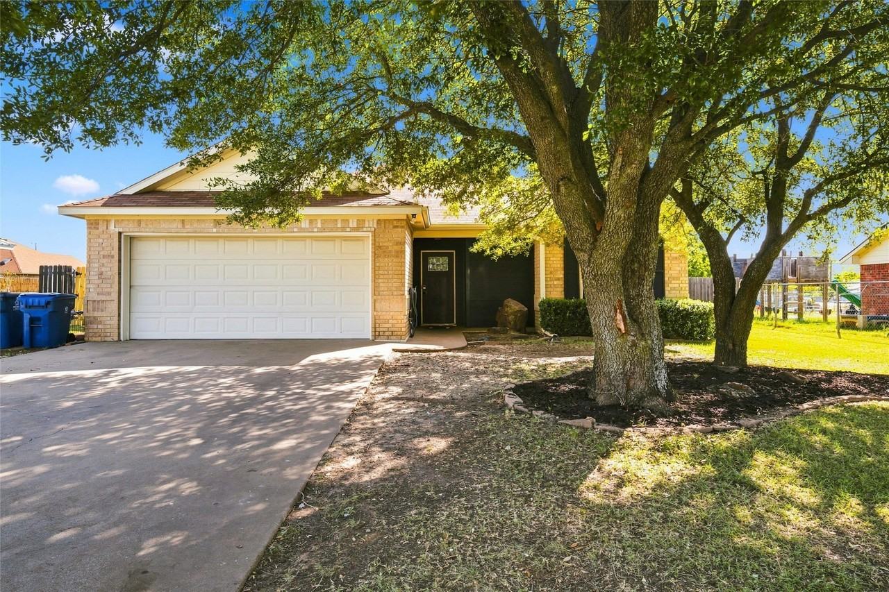 51 Circle Dr - Photo 2 of 21