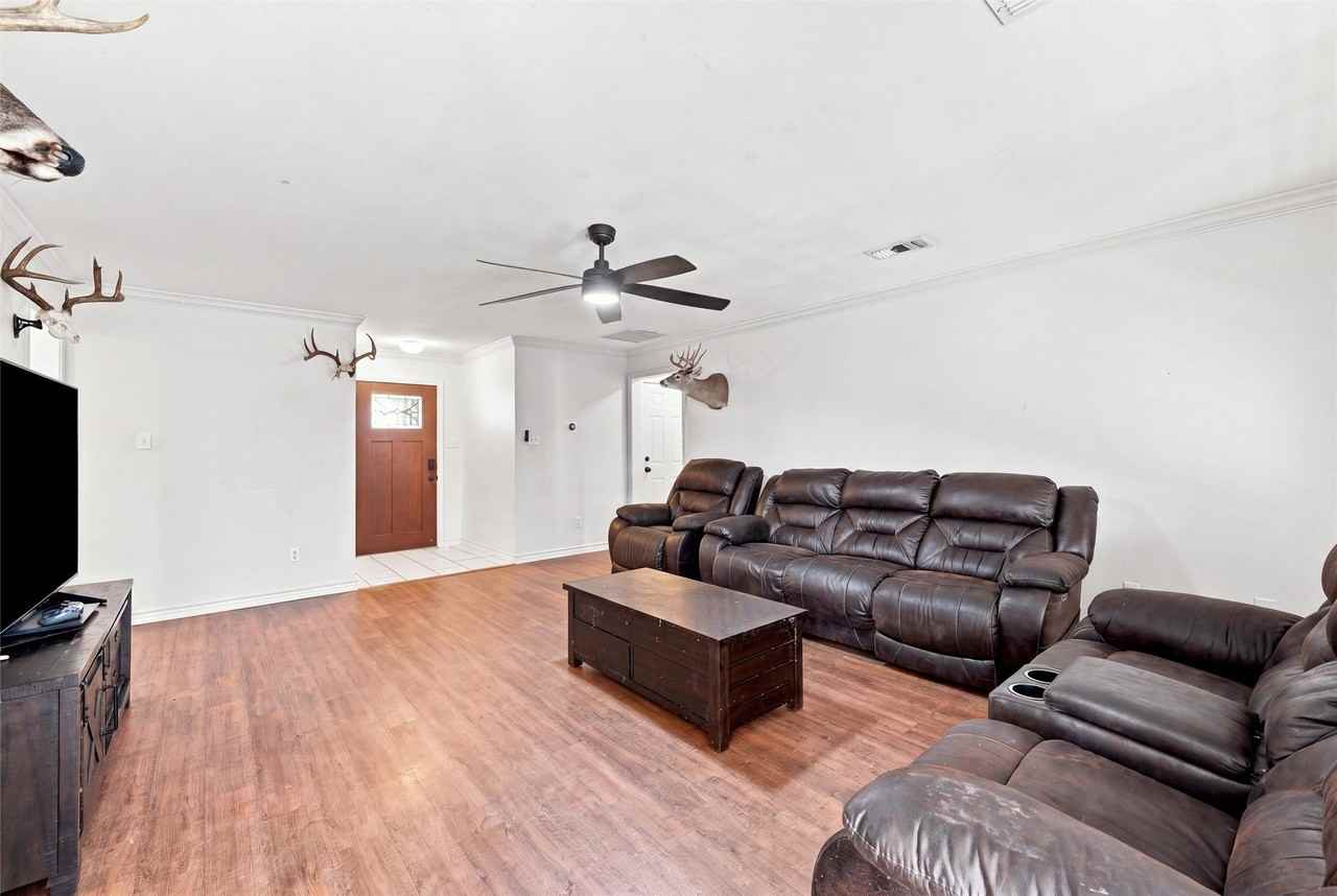 51 Circle Dr - Photo 4 of 21