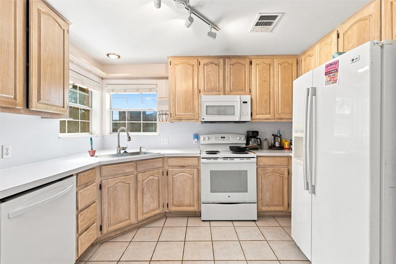 51 Circle Dr - Photo 5 of 21