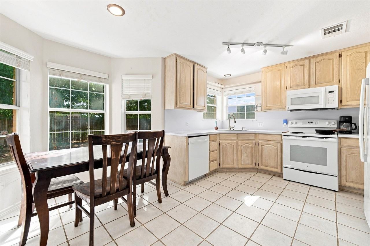 51 Circle Dr - Photo 6 of 21
