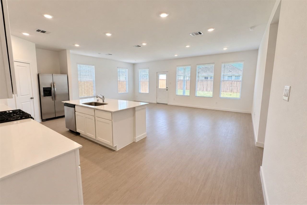 635 Stud Dr - Photo 2 of 24