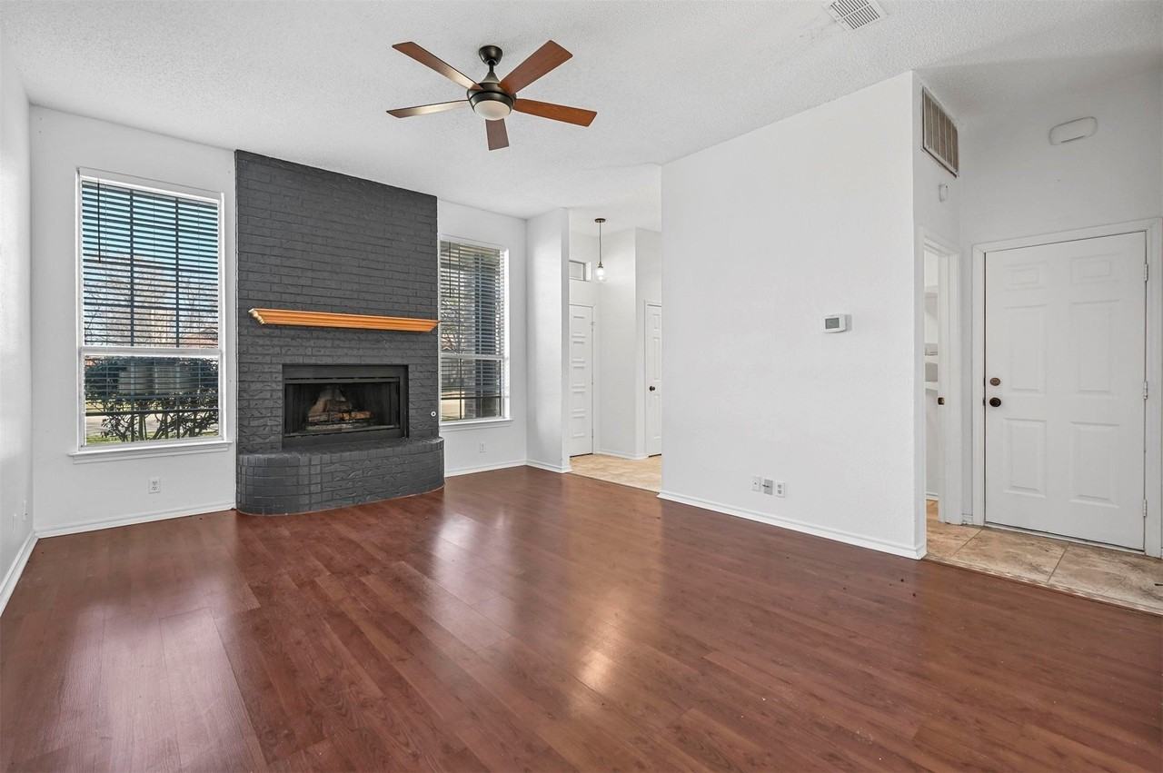 2114 Lattimore St - Photo 2 of 17