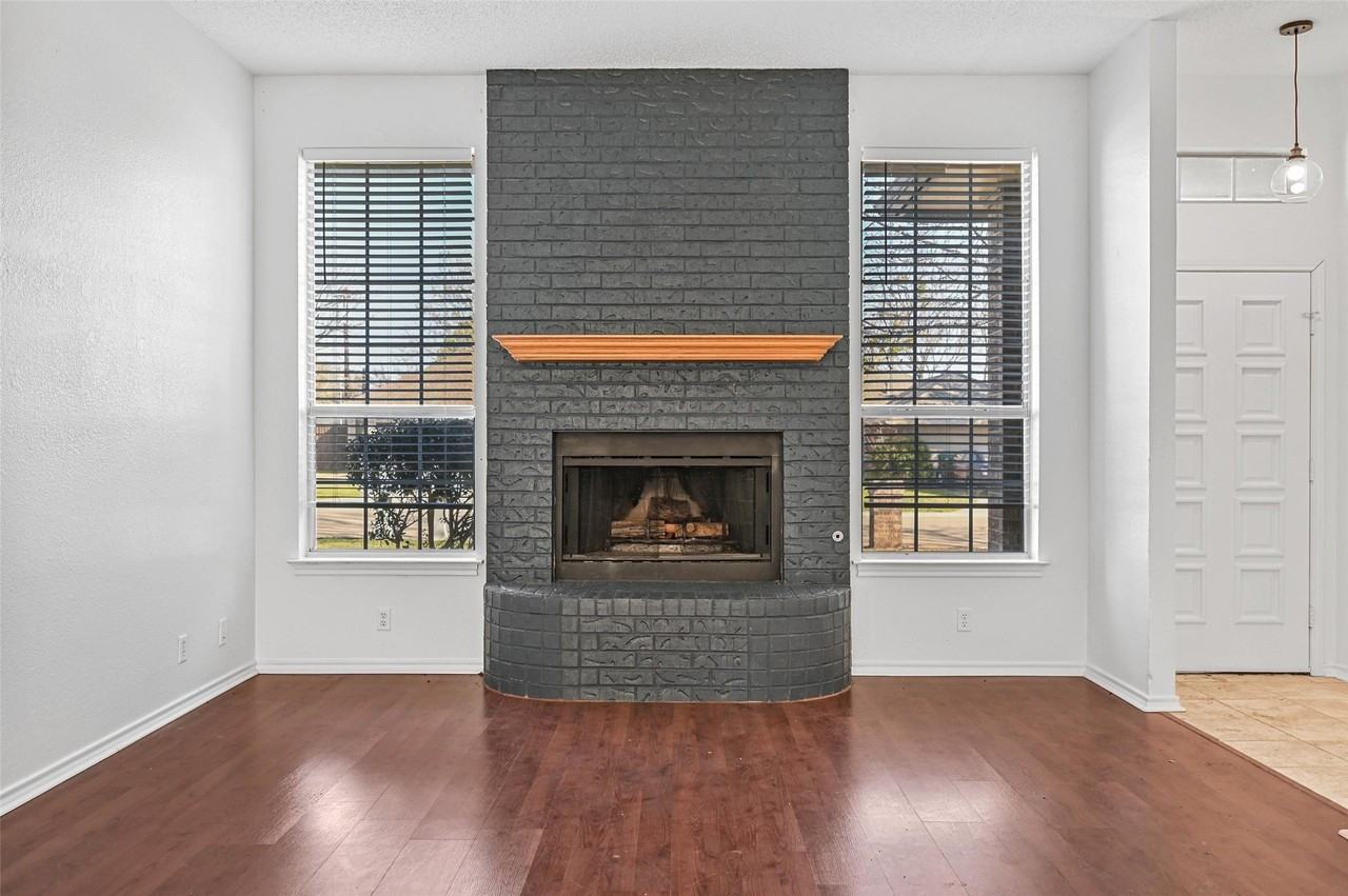 2114 Lattimore St - Photo 3 of 17