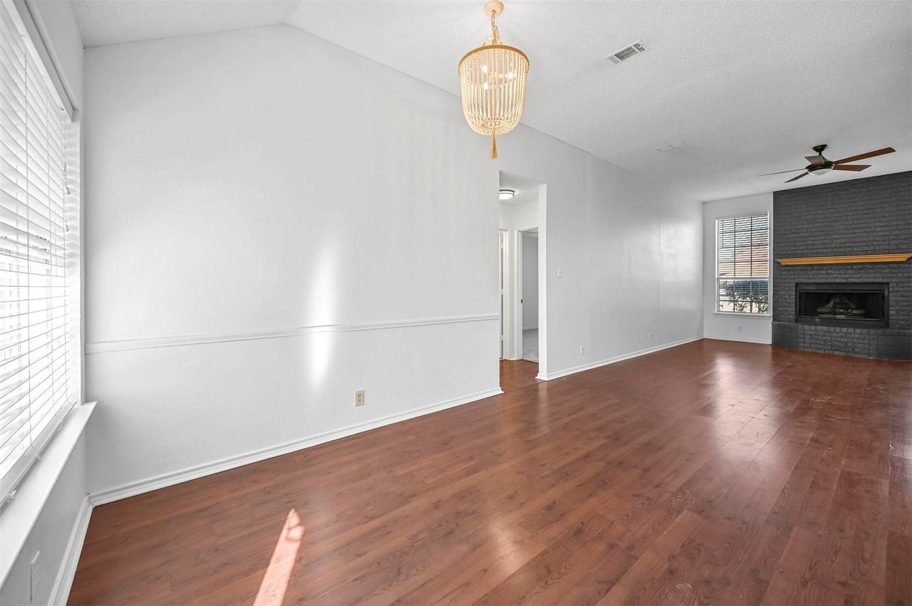 2114 Lattimore St - Photo 4 of 17